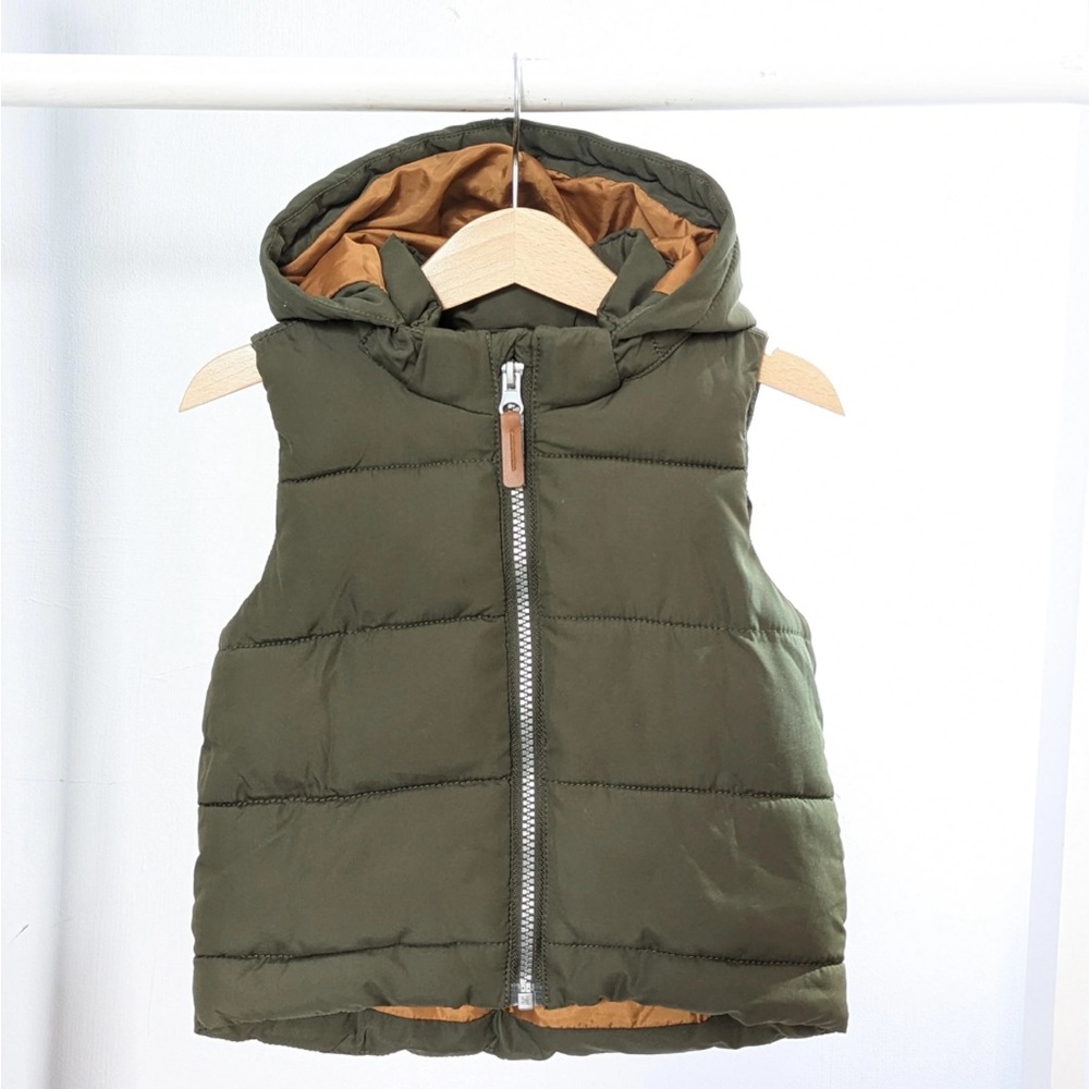 🙏🏼ISO H&M Dinosaur vest in khaki /green size 4t.